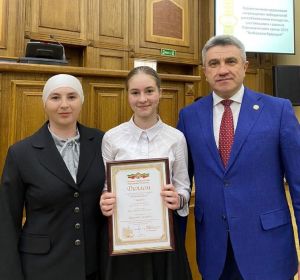 Семиклассницу из Лаишевского района наградили в Государственном Совете РТ